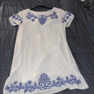 Lulus once worn white and blue dress